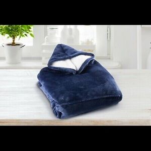 Eternal lifestyle cozy hooded blanket